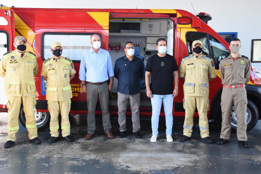 Presidente Magrão representa o Legislativo em entrega de ambulância ao SAMU